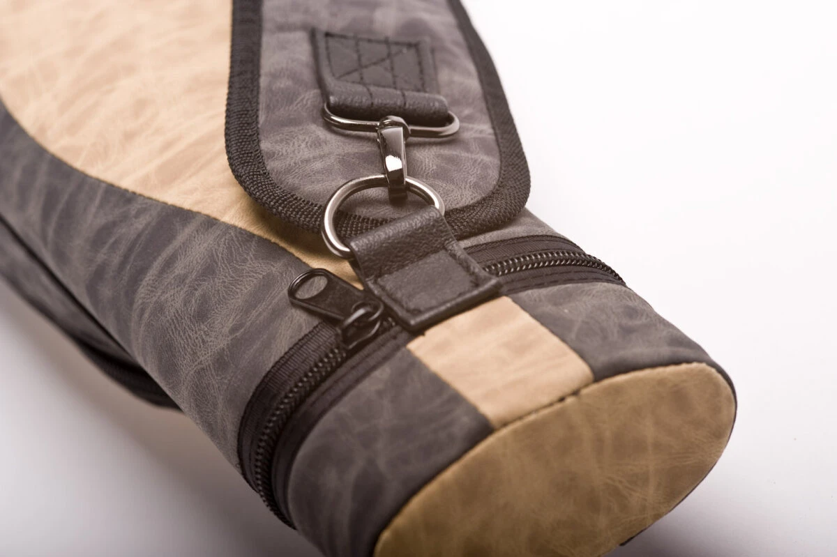CUEL Billard-Köcher Suede Brown (2020) 2/2 Für Pool-Billard-Queues, Aus Kunst-Wildleder, Mit Schultergurt, Tragegriff Und Zwei Seitentaschen Für Billardzubehör – Bild 5