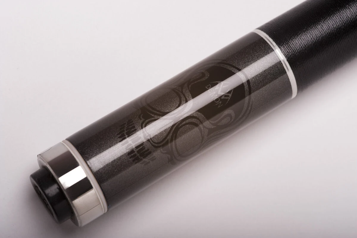 Demon DF0-001 Billard-Queue Für Poolbillard, 2-teilig, Mit Totenkopfdesign, Klebeleder, Vollholz-Oberteil, Leinen-Griffband Inkl. Gewindeschoner – Bild 2