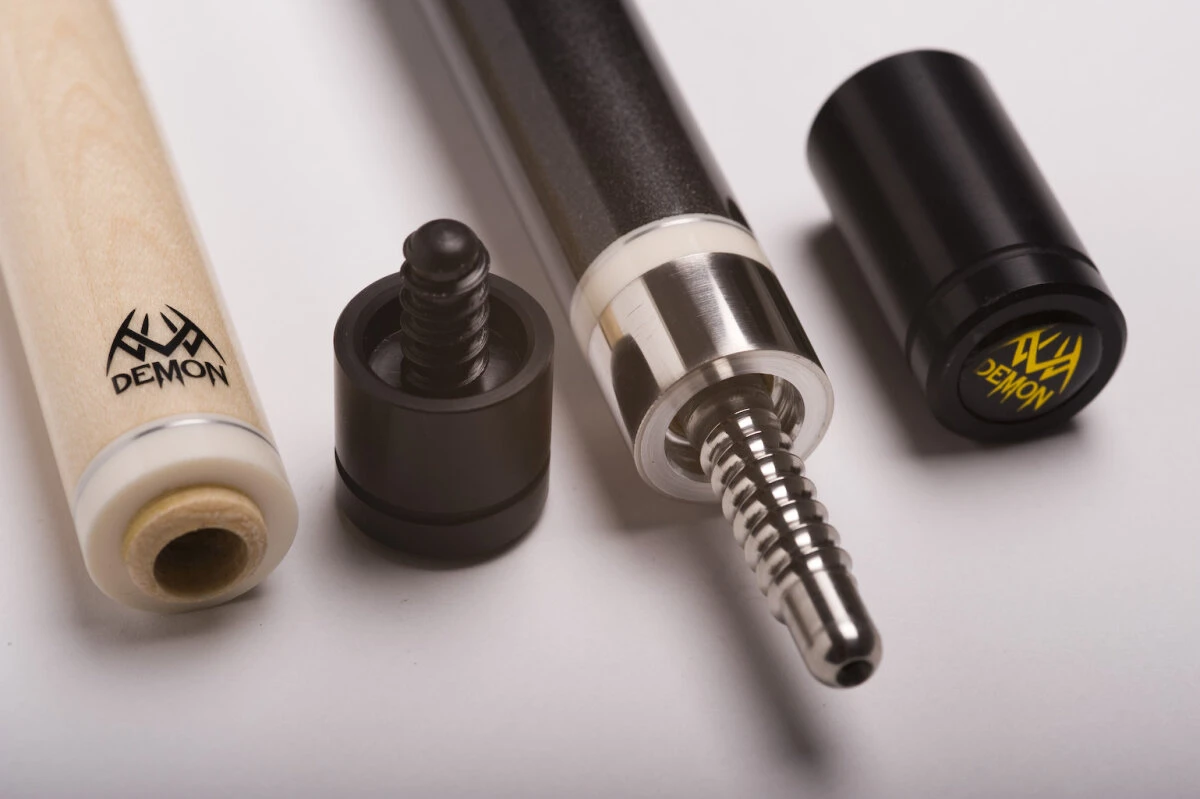 Demon DF0-001 Billard-Queue Für Poolbillard, 2-teilig, Mit Totenkopfdesign, Klebeleder, Vollholz-Oberteil, Leinen-Griffband Inkl. Gewindeschoner – Bild 4