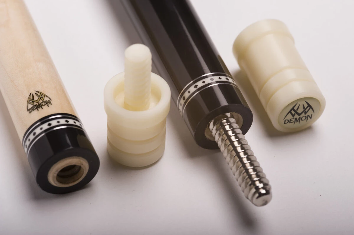 Demon DF1-001 Billard-Queue Für Poolbillard, 2-teilig, Mit Qualitäts-Klebeleder, Vollholz-Oberteil, Leinen-Griffband Inkl. Gewindeschoner – Bild 4