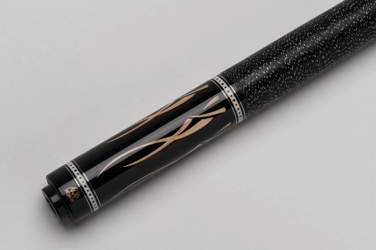 Demon DF1-002 Billard-Queue Für Poolbillard, 2-teilig, Mit Qualitäts-Klebeleder, Vollholz-Oberteil, Leinen-Griffband Inkl. Gewindeschoner – Bild 4