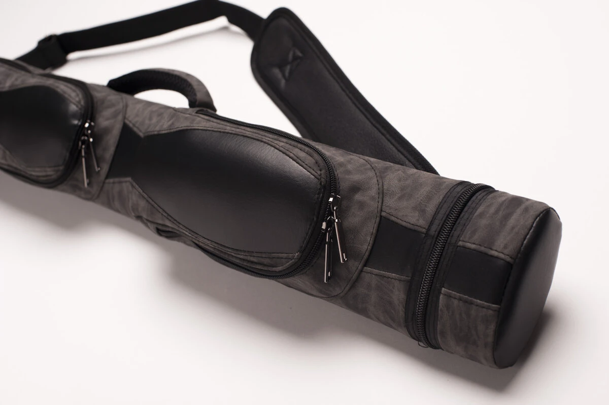 CUEL Billard-Köcher Suede Black 2/2 Für Pool-Billard-Queues, Aus Kunst-Wildleder, Mit Schultergurt, Tragegriff Und Zwei Seitentaschen Für Billardzubehör