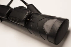 QK-S Billard-Köcher Samurai 2/4 Für Pool-Billard-Queues, Aus Vinyl Und Nylon, Mit Schultergurt, Tragegriff Und Seitentaschen Für Billardzubehör