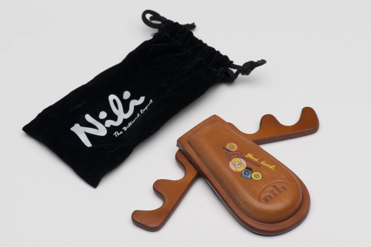 Queuehalter Aus Leder Für 4 Queues Mit Aufdruck – Bild 5